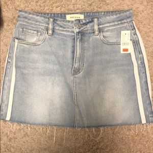 Pacsun jean skirt with white stripes size 27